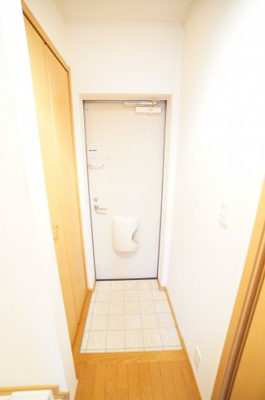 【玄関】 | クラール・シーズンⅡ | ※同物件・反転タイプの写真です。