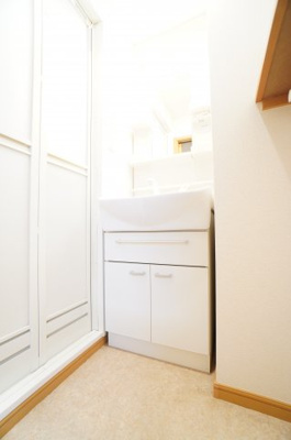 【洗面所】 | クラール・シーズンⅡ | ※同物件・反転タイプの写真です。