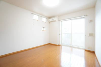 【居間・リビング】 | クラール・シーズンⅡ | ※同物件・反転タイプの写真です。