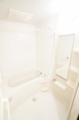【浴室】 | クラール・シーズンⅡ | ※同物件・反転タイプの写真です。