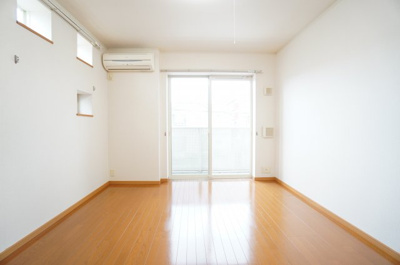 【洋室】 | クラール・シーズンⅡ | ※同物件・反転タイプの写真です。