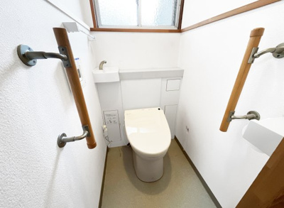 【トイレ】 | 上京区御前通下立売上る三丁目東入三助町　中古戸建 | 気になる水回りのリフォームはご相談下さい。ご予算に合わせてご提案致します。（現状：水洗トイレ）