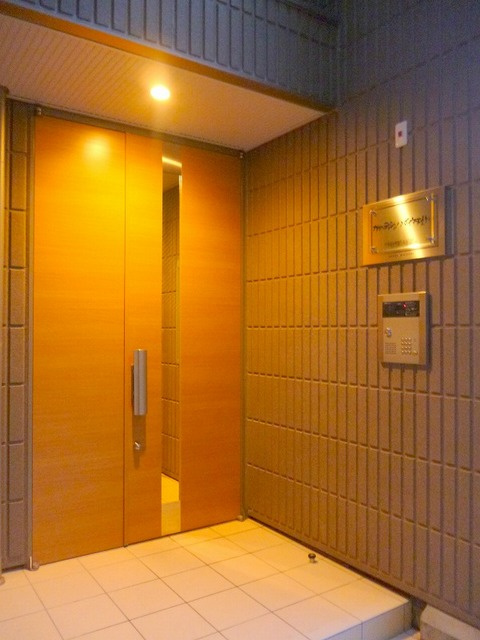 ガーデンハイウェルのエントランス|★安心のセキュリティー★　★モニター付きオートロック★