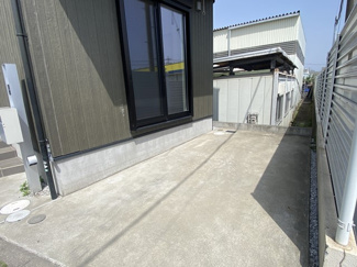 【駐車場】 | 綾瀬市深谷上5丁目 中古戸建て | 南西側約11.7ｍ公道　駐車1台（車種によります）