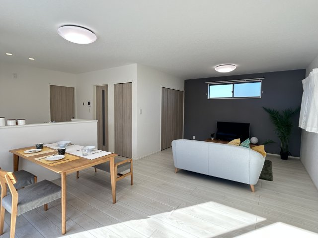 上中町中原建売①の居間・リビング