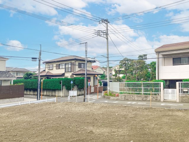 宅地分譲［藤沢市片瀬海岸２丁目］の前面道路含む現地写真