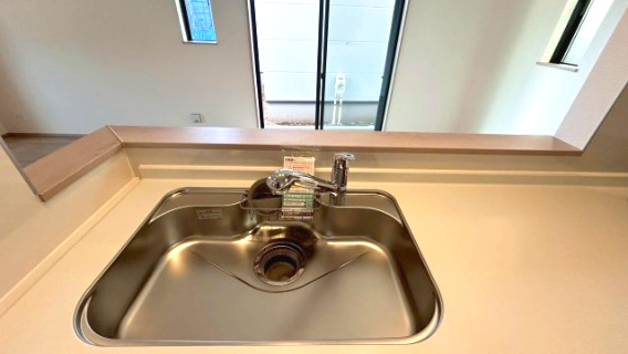 沼津市東熊堂　新築戸建　全２棟　２号棟の発電・温水設備|浄水器一体型キッチン水栓