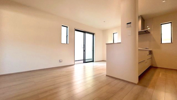 沼津市東熊堂　新築戸建　全２棟　２号棟の居間・リビング|現地写真