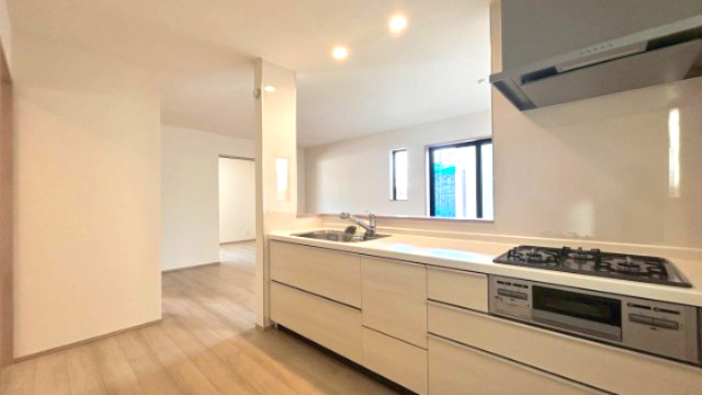 沼津市東熊堂　新築戸建　全２棟　２号棟のキッチン|現地写真