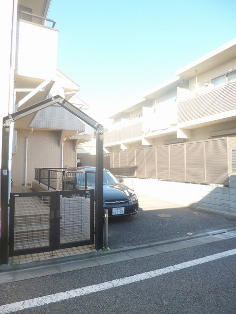 ウダガワハウジングの駐車場|★敷地内駐車場★