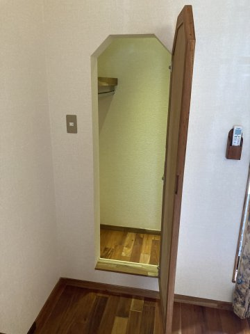 【収納】 | セザンヌ松井 | 鏡・クローゼット（バルコニー側）（※写真はイメージです、現況優先となります）