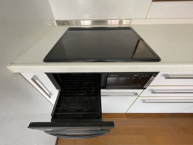 須賀川市和田弥六内　中古戸建　第三小・第三中のキッチン|IHコンロなのでお掃除もお手入れも◎
安全性も◎