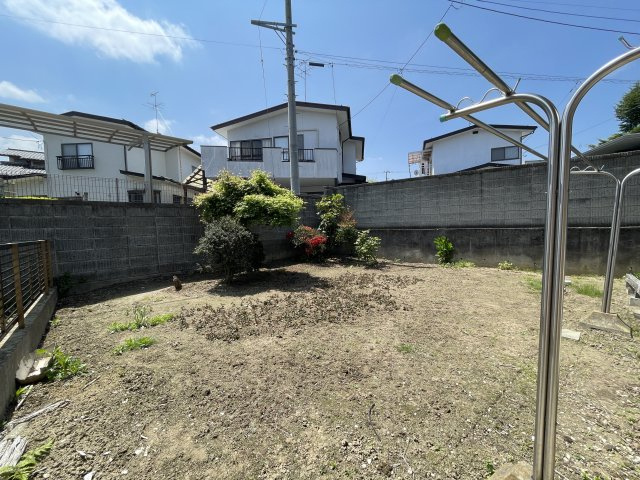 須賀川市和田弥六内　中古戸建　第三小・第三中の庭|隣地からの目線が気にならないお庭。ご家族が多く集まってものびのび過ごせます。