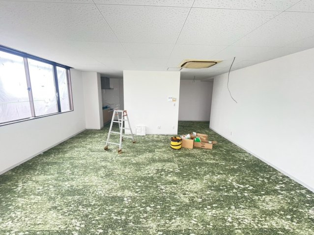 四郷町貸事務所の内装