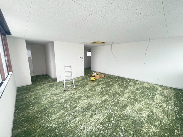 四郷町貸事務所の内装