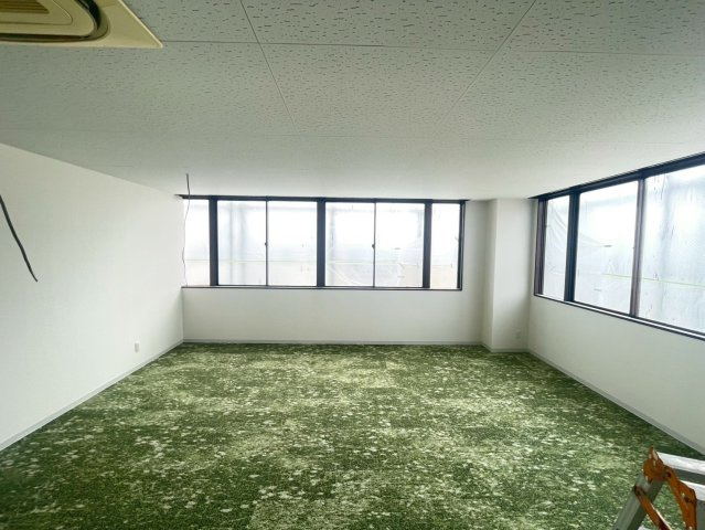 四郷町貸事務所の内装