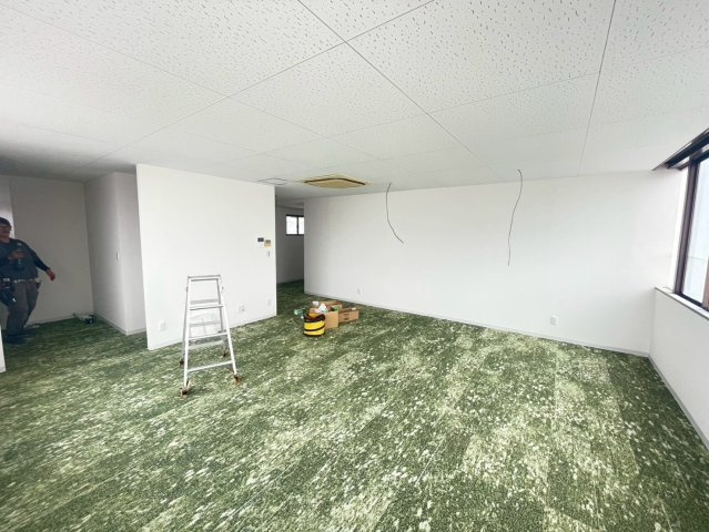 四郷町貸事務所の内装