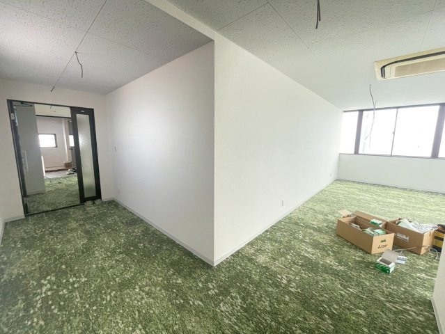 四郷町貸事務所の内装