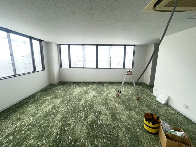 四郷町貸事務所の内装