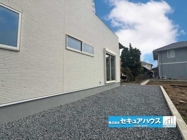 【今からご案内可能】豊明市大久伝町中 全7棟 2号棟 (月々70,000円台～)の庭|■庭
お庭付きのお家です♪日当たりや風通しが良くなり、植物を育てて楽しむことができ、子供やペットと遊ぶスペースに活用するのはいかがでしょうか。
