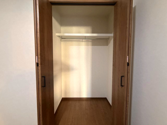 御影プライムハイツの収納|リビング横約4.5帖洋室のクロゼット