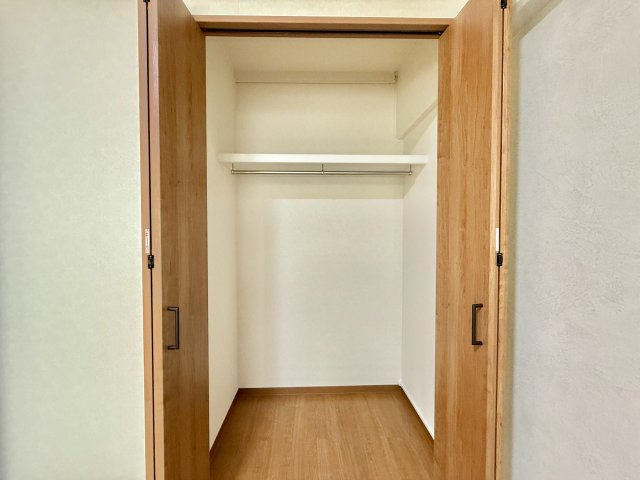 御影プライムハイツの収納|廊下側洋室約4.5帖のクロゼット