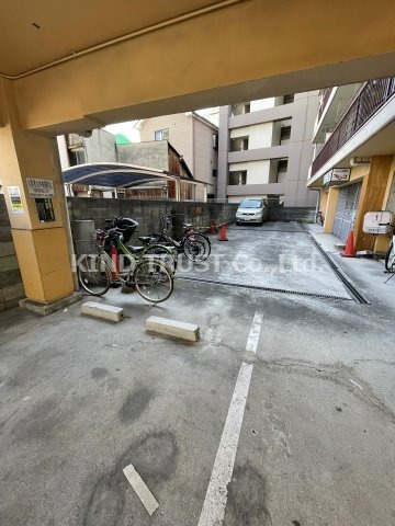 増田マンションの駐車場|車をお持ちの方に嬉しい駐車場付きの物件です