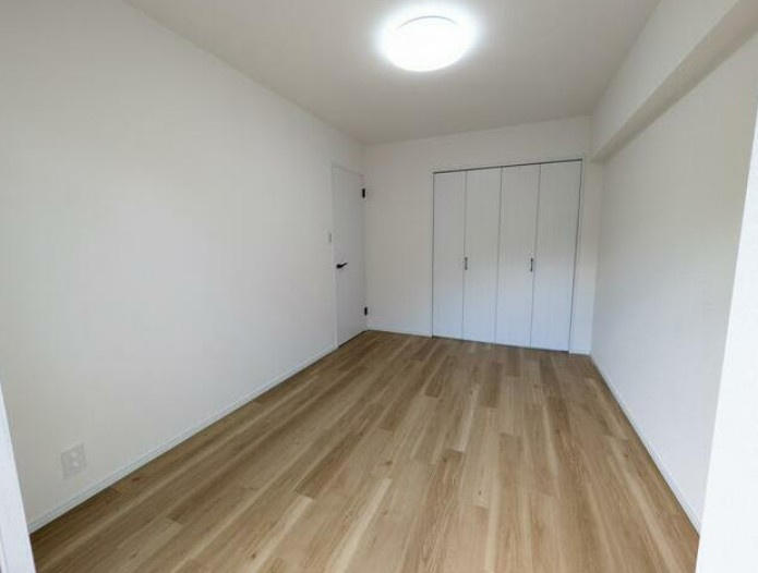 【中古マンション】若葉グリーンプラザ参番館の洋室|同じく6帖洋室です！収納もたくさん入ります☆