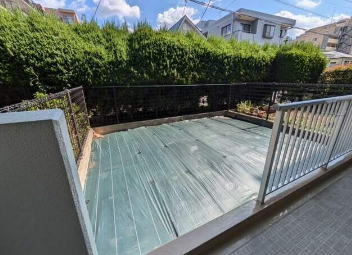 【中古マンション】若葉グリーンプラザ参番館の庭|バルコニーの先には専用のお庭付き☆