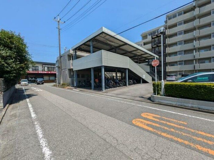 【中古マンション】若葉グリーンプラザ参番館の駐車場|駐車場・駐輪場