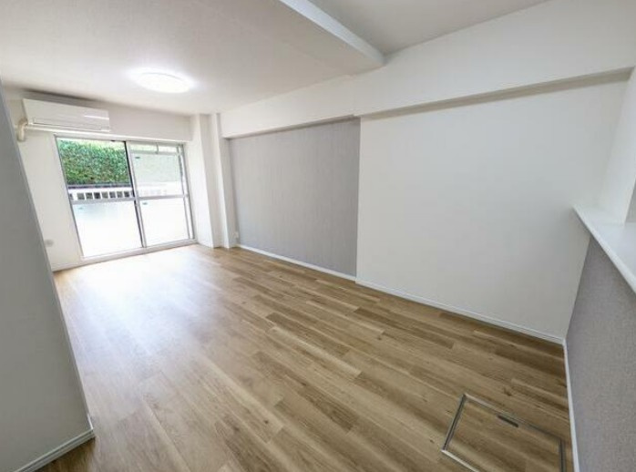 【中古マンション】若葉グリーンプラザ参番館の居間・リビング|13.5帖の明るいLDKです！