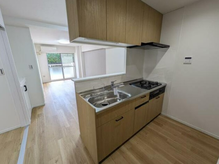 【中古マンション】若葉グリーンプラザ参番館のキッチン|対面式のシステムキッチンでお料理をしながらリビングを見渡せます☆