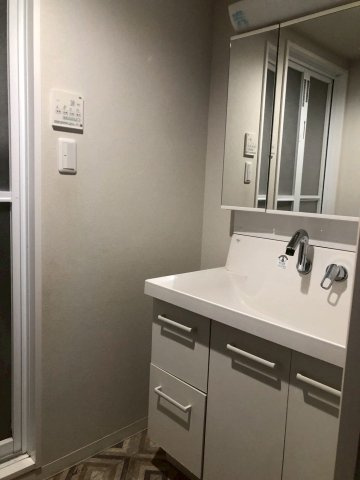 知多郡東浦町大字森岡　サンハウス尾張森岡の独立洗面台