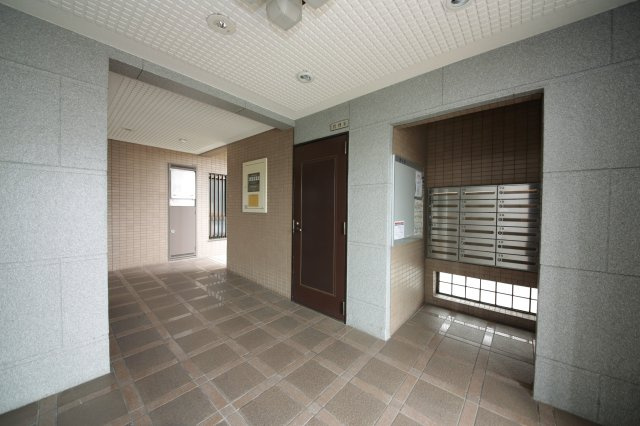 知多郡東浦町大字森岡　サンハウス尾張森岡のエントランス