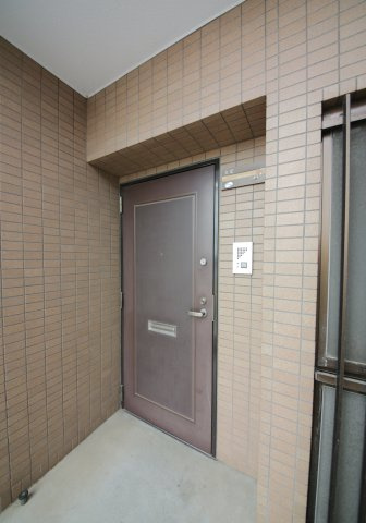 知多郡東浦町大字森岡　サンハウス尾張森岡の玄関