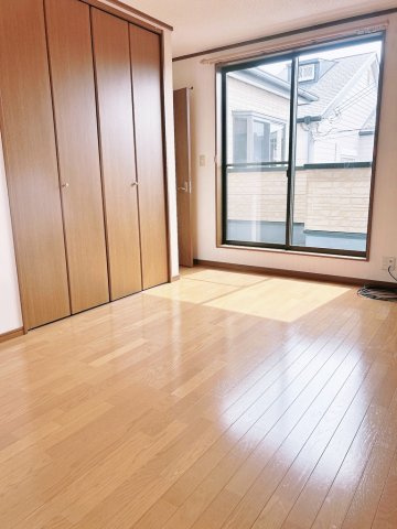 泉大津市北豊中　中古一戸建て住宅の洋室