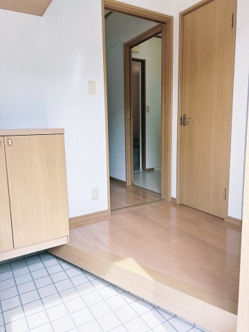 泉大津市北豊中　中古一戸建て住宅の玄関