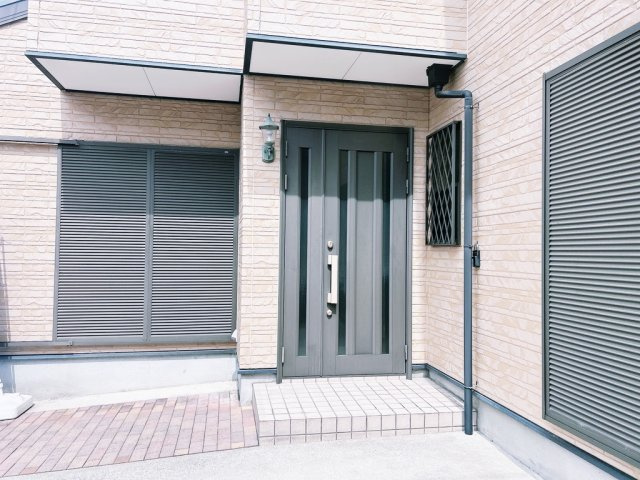 泉大津市北豊中　中古一戸建て住宅のエントランス