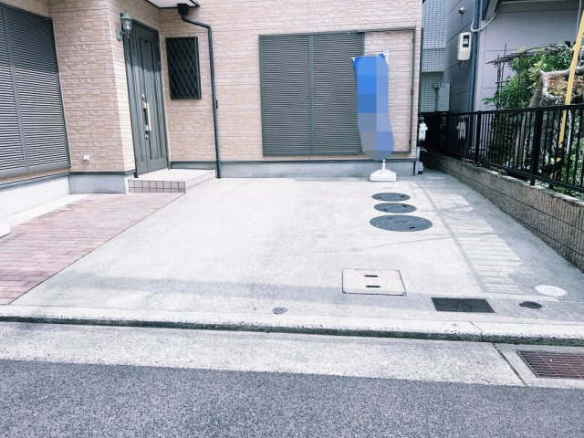 泉大津市北豊中　中古一戸建て住宅の駐車場