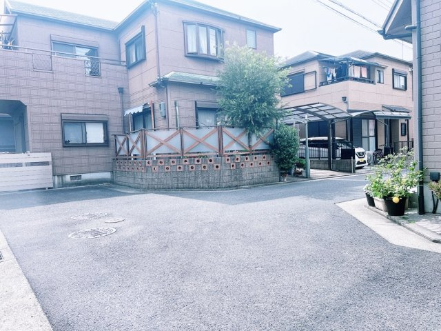 泉大津市北豊中　中古一戸建て住宅の前面道路含む現地写真