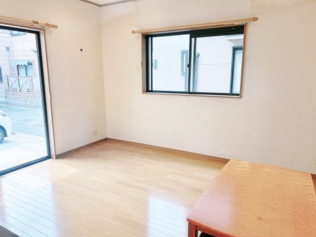 泉大津市北豊中　中古一戸建て住宅の居間・リビング