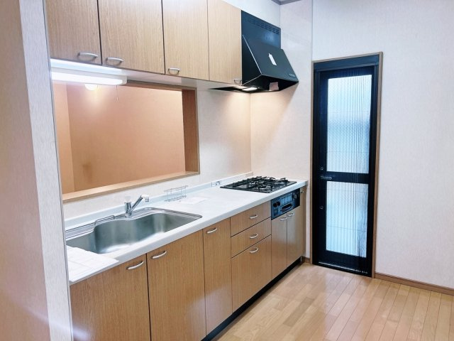 泉大津市北豊中　中古一戸建て住宅のキッチン