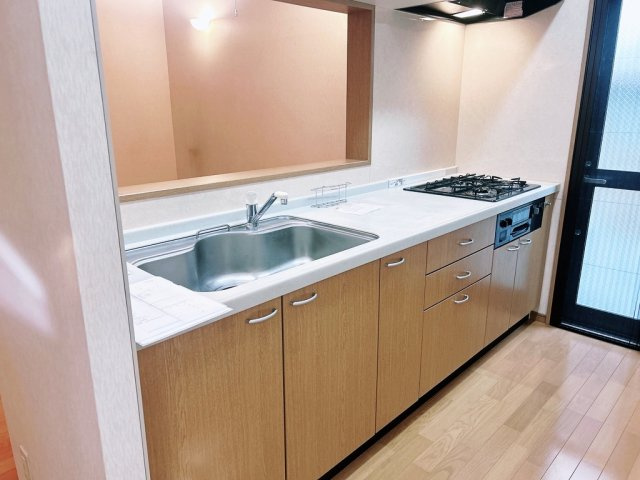 泉大津市北豊中　中古一戸建て住宅のキッチン