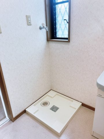 泉大津市北豊中　中古一戸建て住宅のランドリースペース