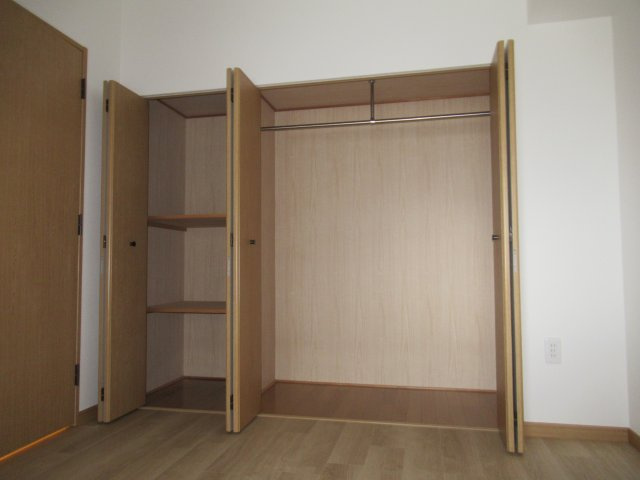 フレール新開地６丁目２ＬＤＫの収納|ちょっとした収納スペースも充実しています