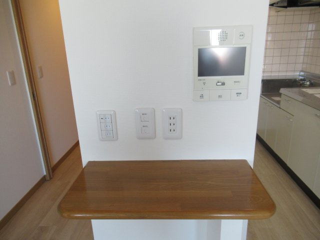 フレール新開地６丁目２ＬＤＫのセキュリティ|モニター付きインターホンがあるので急な来客でも安心です