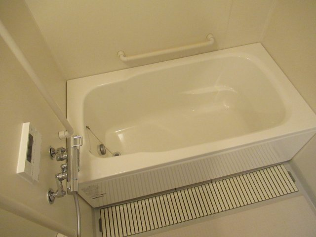 フレール新開地６丁目２ＬＤＫの浴室|落ち着いた空間のお風呂です