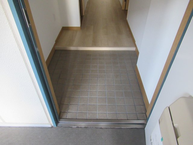 フレール新開地６丁目２ＬＤＫの玄関|画像からはわかりませんが手すりもあります