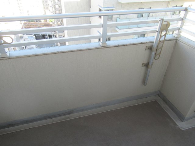 フレール新開地６丁目２ＬＤＫのバルコニー|バルコニーからの眺めを楽しみながら食事をしませんか