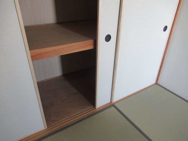 フレール新開地６丁目２ＬＤＫの収納|たっぷりとした収納スペースです